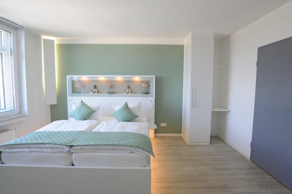 Bedpark Stellingen Hotel Hamburg Exterior photo