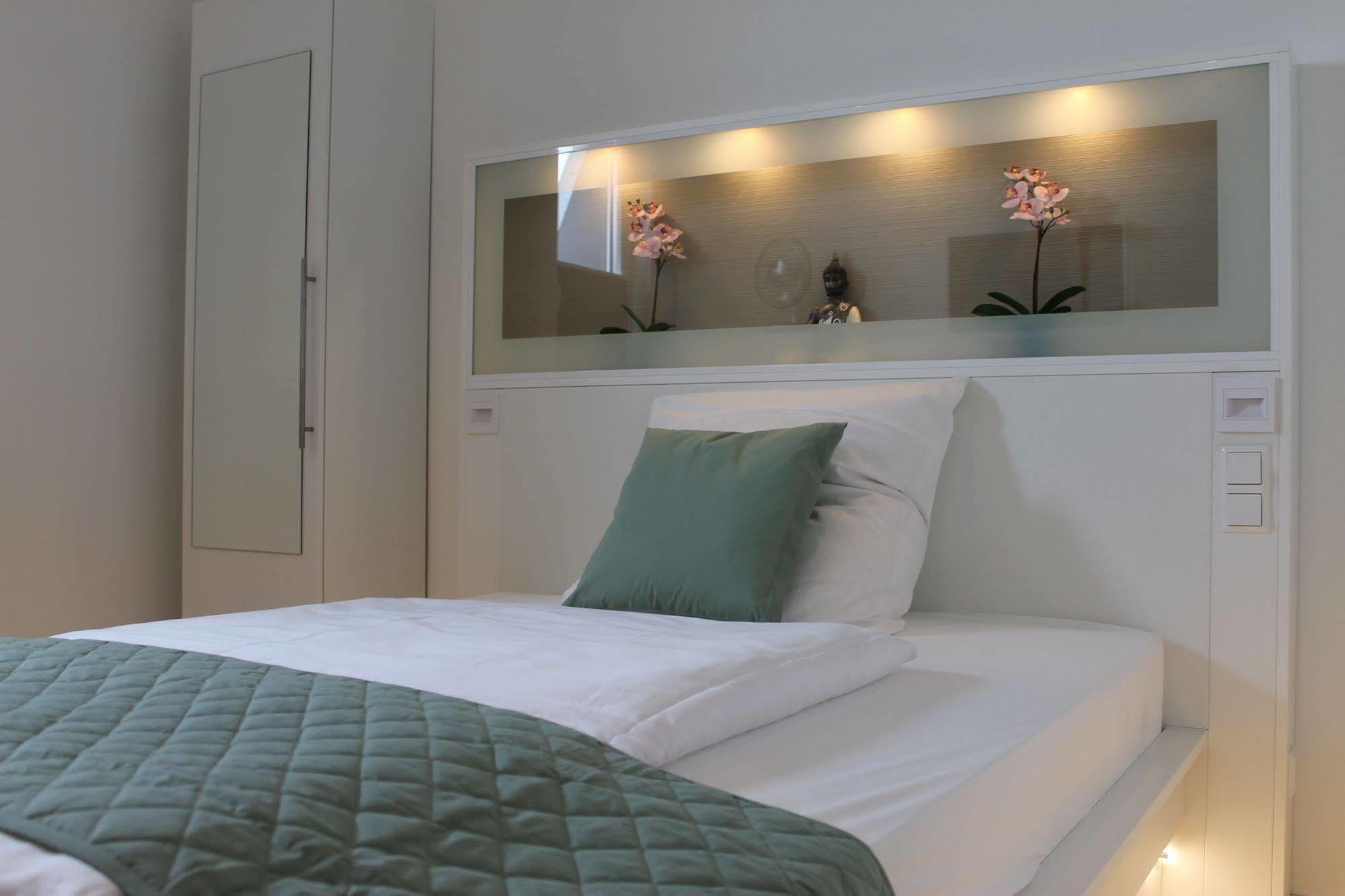 Bedpark Stellingen Hotel Hamburg Exterior photo